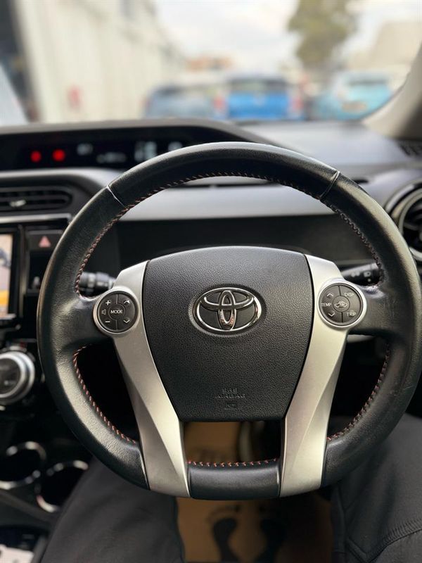 2015 Toyota Aqua X-URBAN Carousel 1