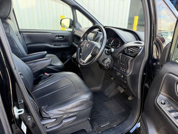 2015 Toyota ESQUIRE XI Carousel 15