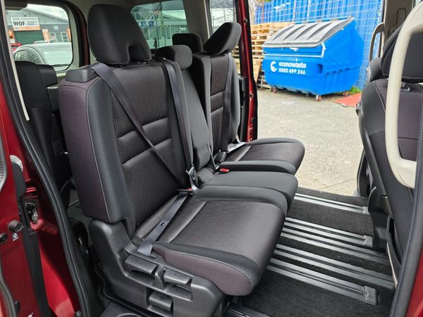 2017 Nissan Serena 5D HIGHWAY STAR S-HYBRID Carousel 3