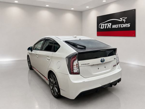 2013 Toyota Prius G'S Model Carousel 7