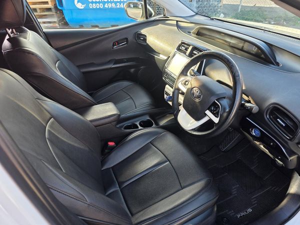 2016 Toyota Prius 5D S Model with Reversing Camera ! Carousel 2