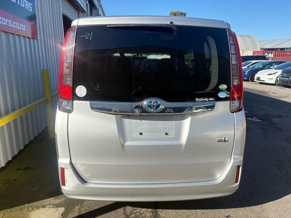 2015 Toyota Noah HYBRID G Carousel 10