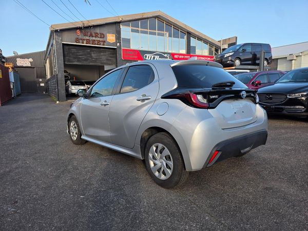 2021 Toyota Yaris Hybrid X with Reversing Camera, Parking Sensors, Cruise Control ! Carousel 13