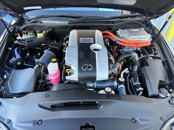 2013 Lexus IS 300H 2.5L Hybrid! Leather seats Carousel 7