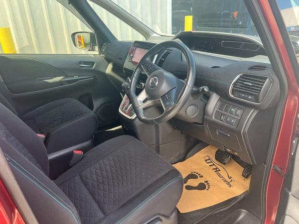 2017 Nissan Serena Hybrid 8 Seaters with Reversing Camera & Cruise Control ! Carousel 3