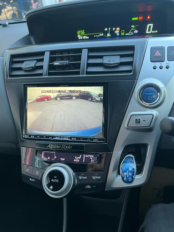 2012 Toyota Prius ALPHA S Carousel 3