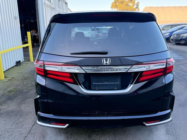 2013 Honda Odyssey Absolute, Half Leather Seat, Cruise Control, Reversing Camera ! Carousel 13