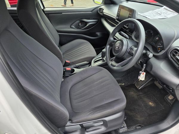 2021 Toyota Yaris Hybrid X with Reversing Camera, Parking Sensors, Cruise Control ! Carousel 2