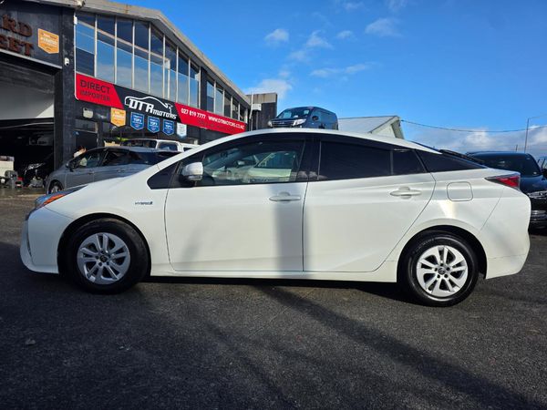 2016 Toyota Prius 5D S Model with Reversing Camera ! Carousel 14