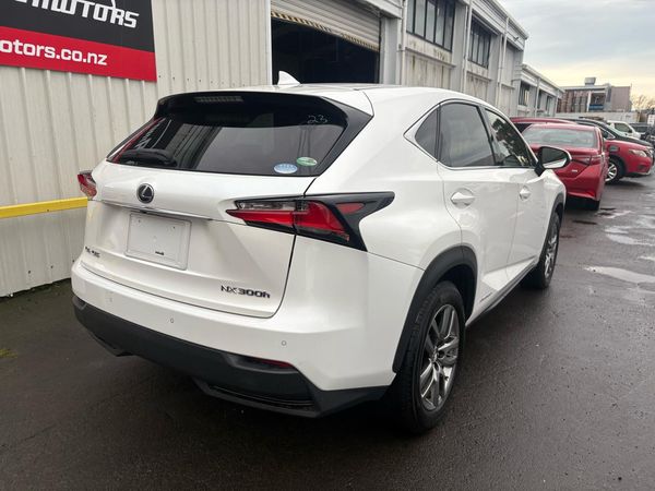 2015 Lexus NX 300H I PACKAGE Carousel 15