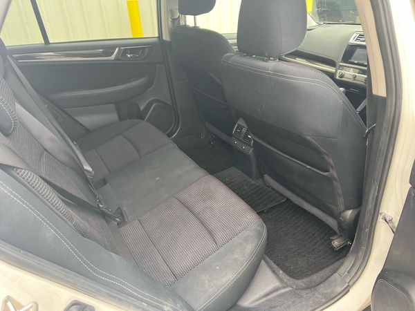 2015 Subaru Outback 4WD Carousel 6