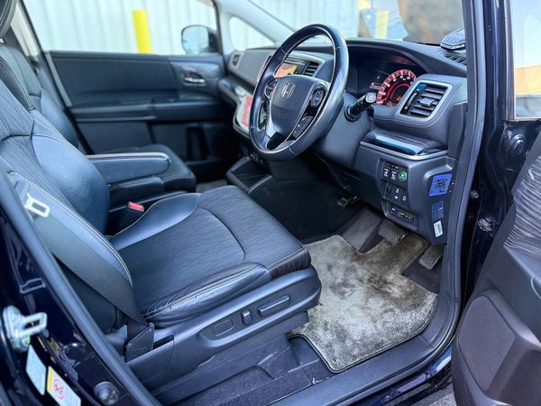 2013 Honda Odyssey Absolute, Half Leather Seat, Cruise Control, Reversing Camera ! Carousel 4