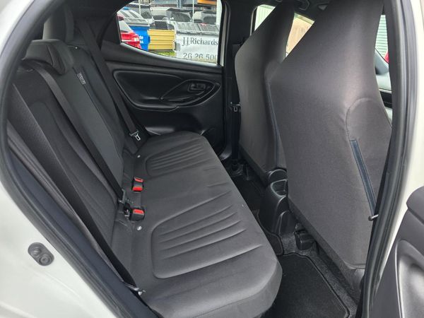 2021 Toyota Yaris Hybrid X with Reversing Camera, Parking Sensors, Cruise Control ! Carousel 3