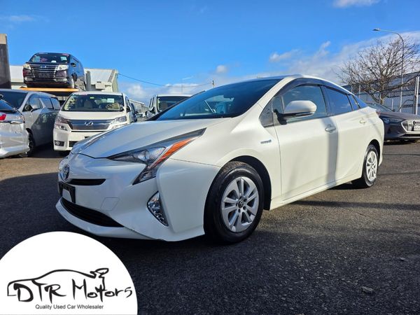 2016 Toyota Prius 5D S Model with Reversing Camera !