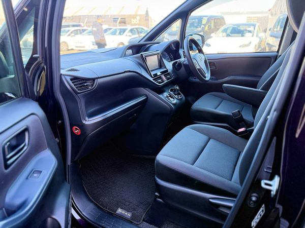2015 Toyota Noah HYBRID X Carousel 4