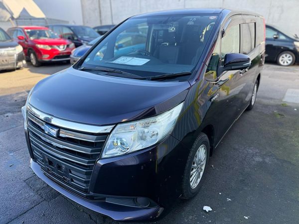 2015 Toyota Noah HYBRID X Carousel 9