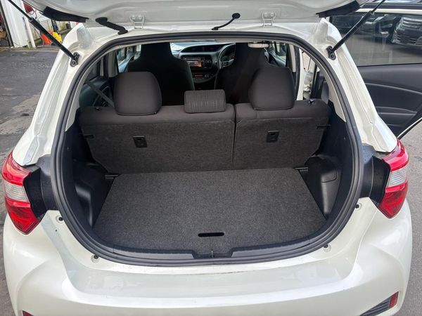 2017 Toyota Vitz hybird Carousel 15