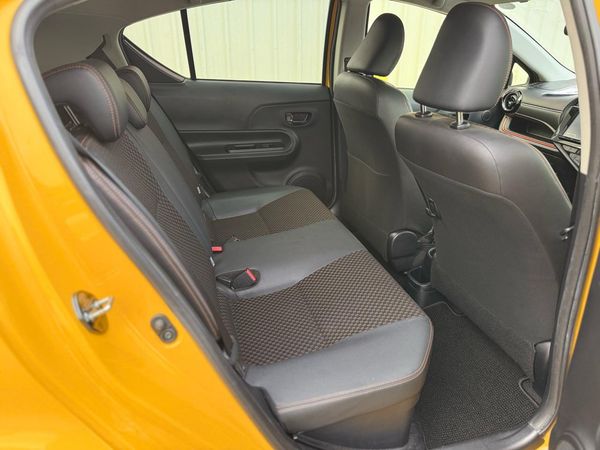 2015 Toyota Aqua X-URBAN Carousel 3