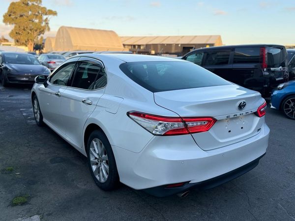 2017 Toyota Camry 4D G Carousel 12