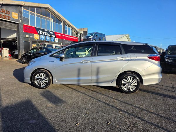 2015 Honda Fit Shuttle Hybrid X with Reversing Camera, Cruise Control Low Kms ! Carousel 15