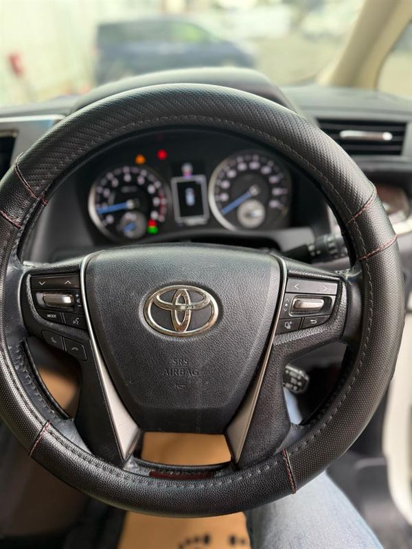 2016 Toyota VELLFIRE 2.5V Carousel 1
