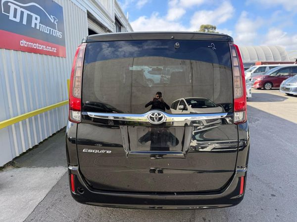 2015 Toyota ESQUIRE XI Carousel 11