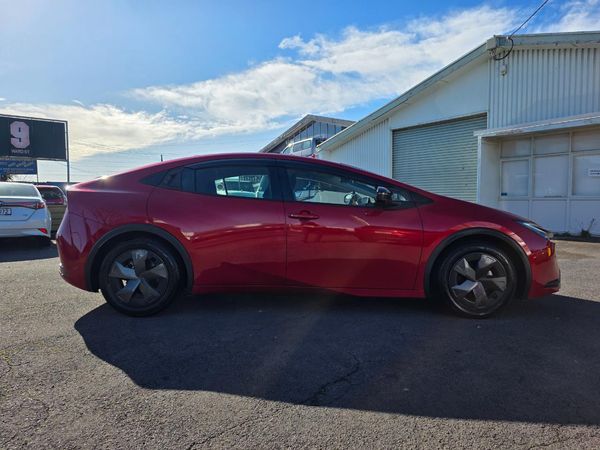 2023 Toyota Prius Newest Shape HEV with Around View Reversing Camera, Parking Sensors, Cruise Control ! Carousel 15