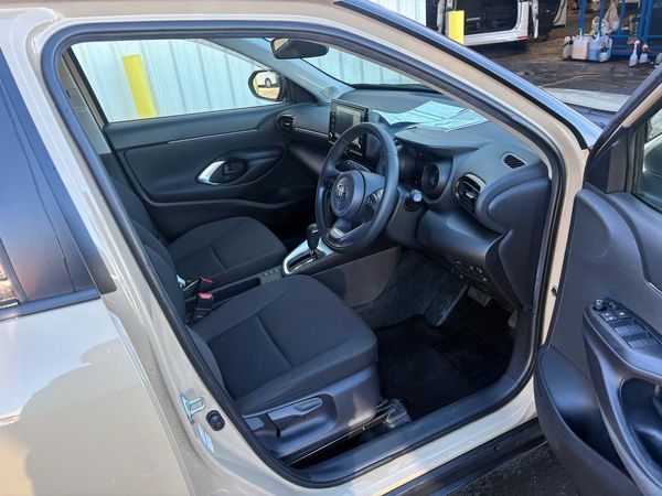 2021 Toyota YARIS CROSS HYBRID G Carousel 1