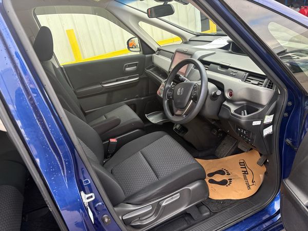 2017 Honda FREED HYBRID Carousel 3