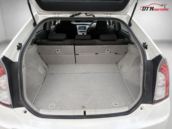 2013 Toyota Prius G'S Model Carousel 10