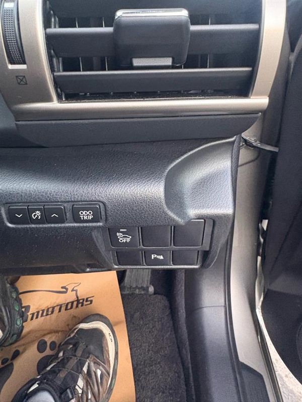 2013 Lexus IS 300H 2.5L Hybrid! Leather seats Carousel 4