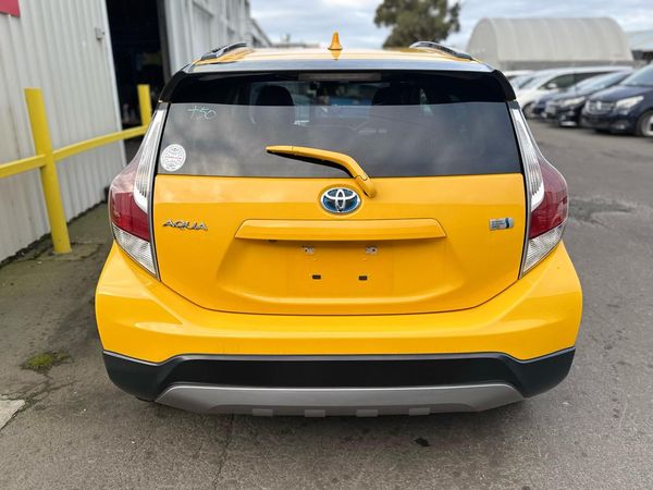 2015 Toyota Aqua X-URBAN Carousel 11