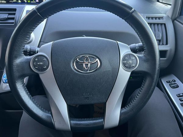 2012 Toyota Prius ALPHA S Carousel 15