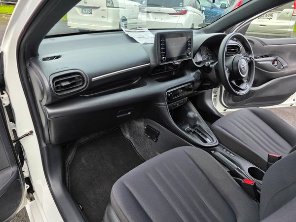 2021 Toyota Yaris Hybrid X with Reversing Camera, Parking Sensors, Cruise Control ! Carousel 5