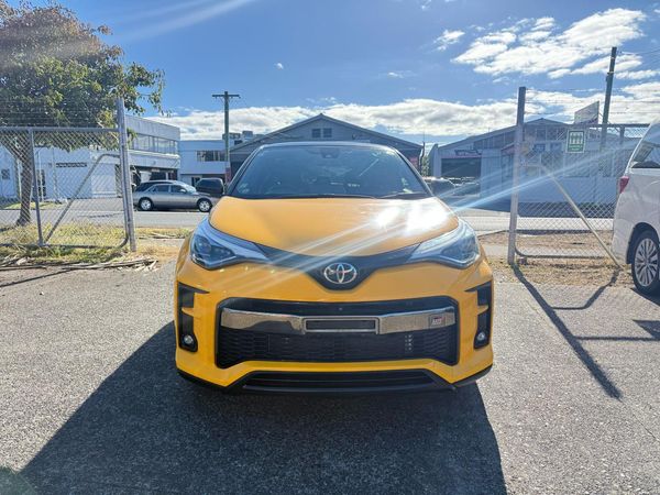 2019 Toyota C-HR GR Sprts Hybrid with Reversing Camera, Cruise Control ! Carousel 8