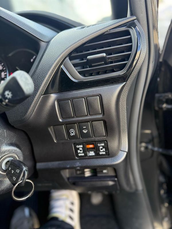 2015 Toyota ESQUIRE XI Carousel 3