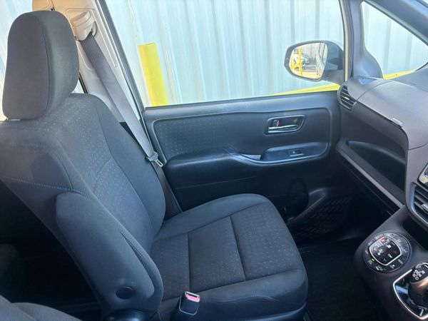 2015 Toyota Noah HYBRID G Carousel 3