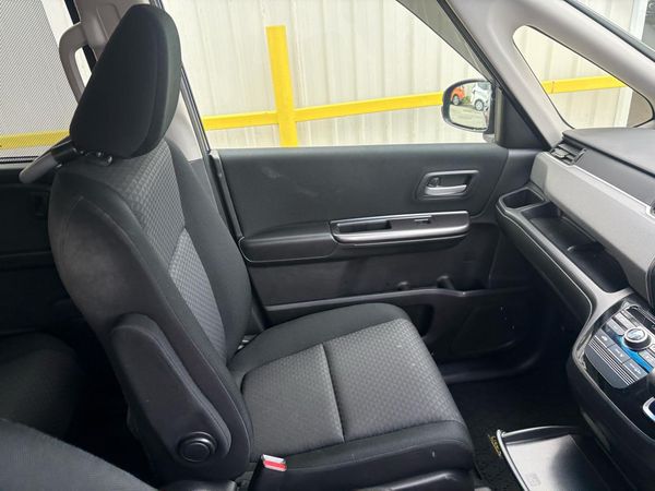 2017 Honda FREED HYBRID Carousel 4