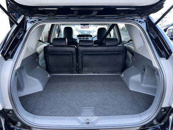 2012 Toyota Prius ALPHA S Carousel 7