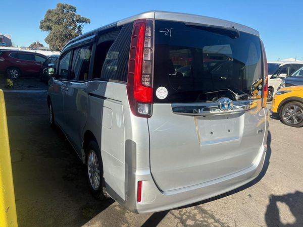 2015 Toyota Noah HYBRID G Carousel 9