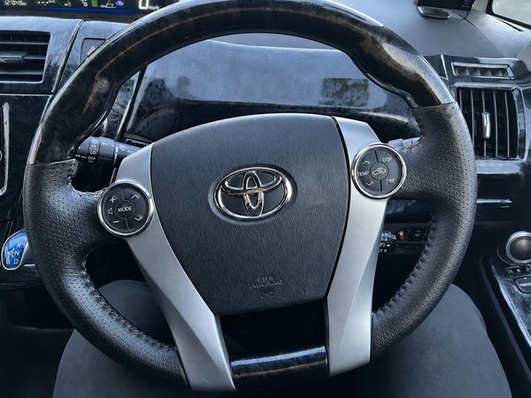 2012 Toyota Prius ALPHA S Carousel 1