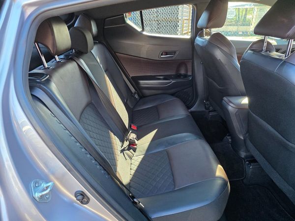 2017 Toyota C-HR Hybrid G Model with Reversing Camera, Parking Sensors, Cruise Control ! Carousel 3