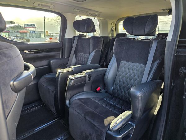 2015 Toyota VELLFIRE 7 Seaters with Loads of Features ! Carousel 5