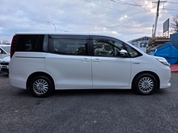 2014 Toyota Noah Hybrid 7 Seaters with Reversing Camera, Parking Sensors ! Carousel 12