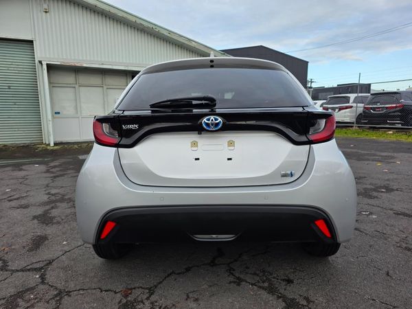 2021 Toyota Yaris Hybrid X with Reversing Camera, Parking Sensors, Cruise Control ! Carousel 10
