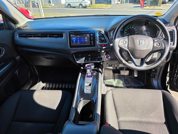 2014 Honda Vezel Hybrid X with Reversing Camera, Cruise Control !
