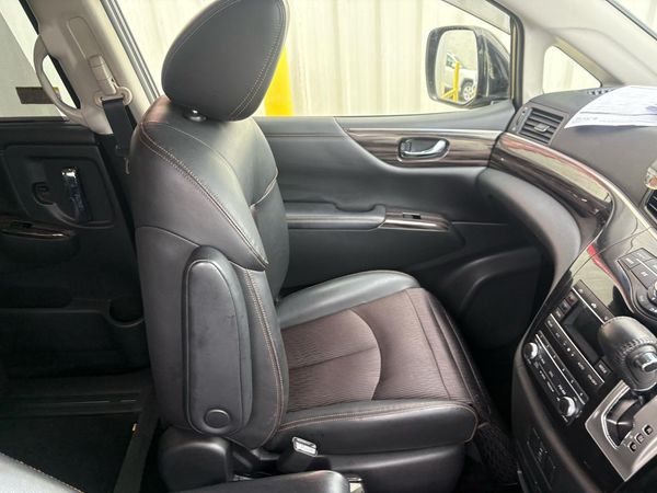 2015 Nissan ELGRAND 250 HIGHWAY STAR Carousel 3