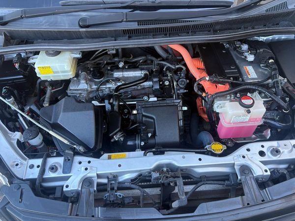 2015 Toyota Noah HYBRID G Carousel 6