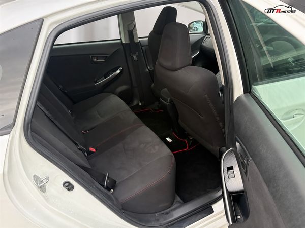 2013 Toyota Prius G'S Model Carousel 13