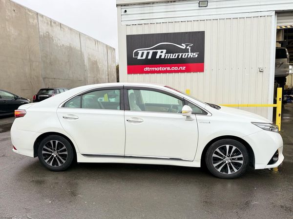 2014 Toyota Sai G Carousel 1